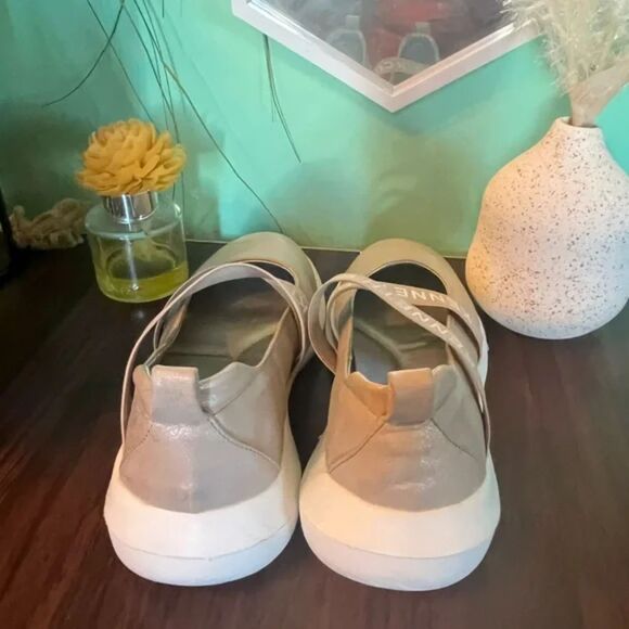 Kenneth Cole Mary Jane Flats Women’s Size 2 Beige Strap Comfort Walking Shoes - Picture 4 of 10